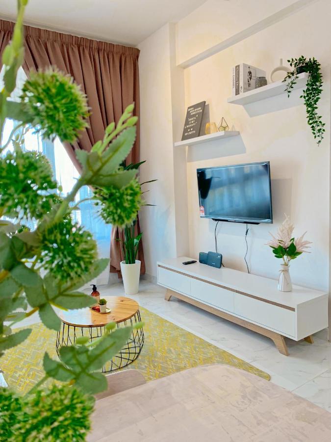 Netflix Two Bedroom Troika Kota Bharu Homestay 182 Bagian luar foto