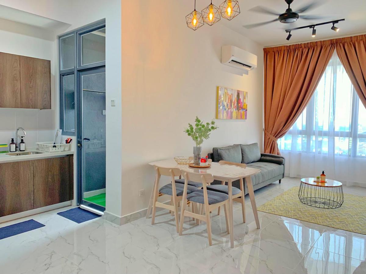 Netflix Two Bedroom Troika Kota Bharu Homestay 182 Bagian luar foto